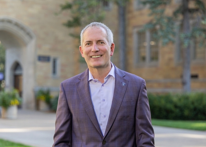 President Rob Vischer smiles for a headshot