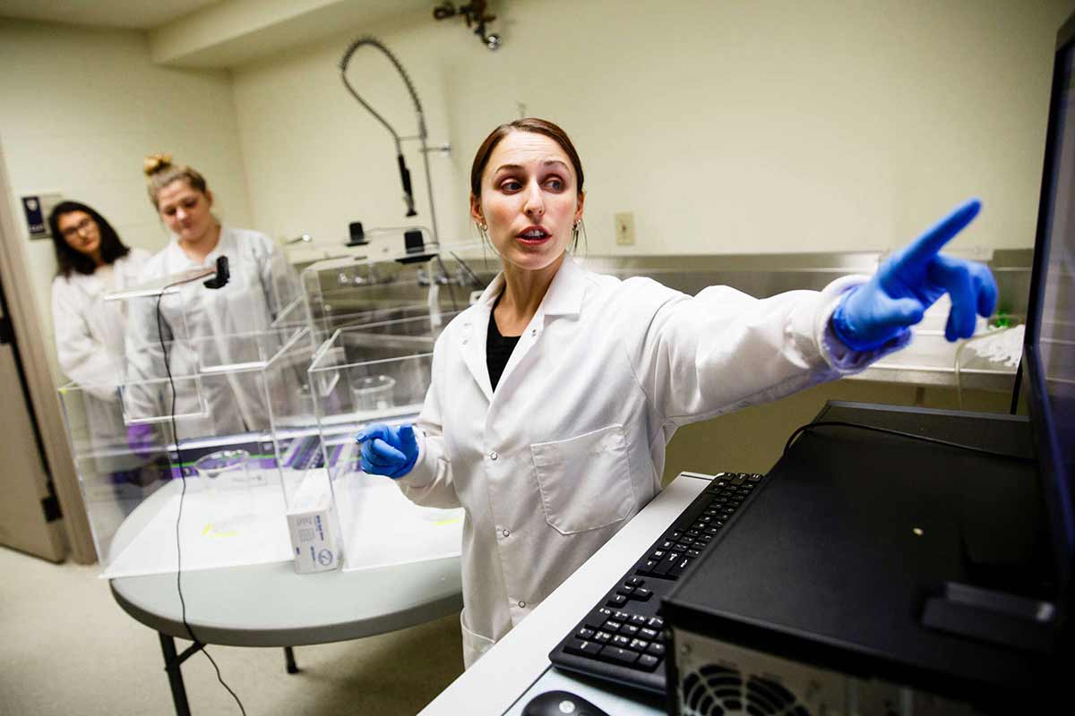 Professor Jessica Siegel prepares her class for a neuroscience lab