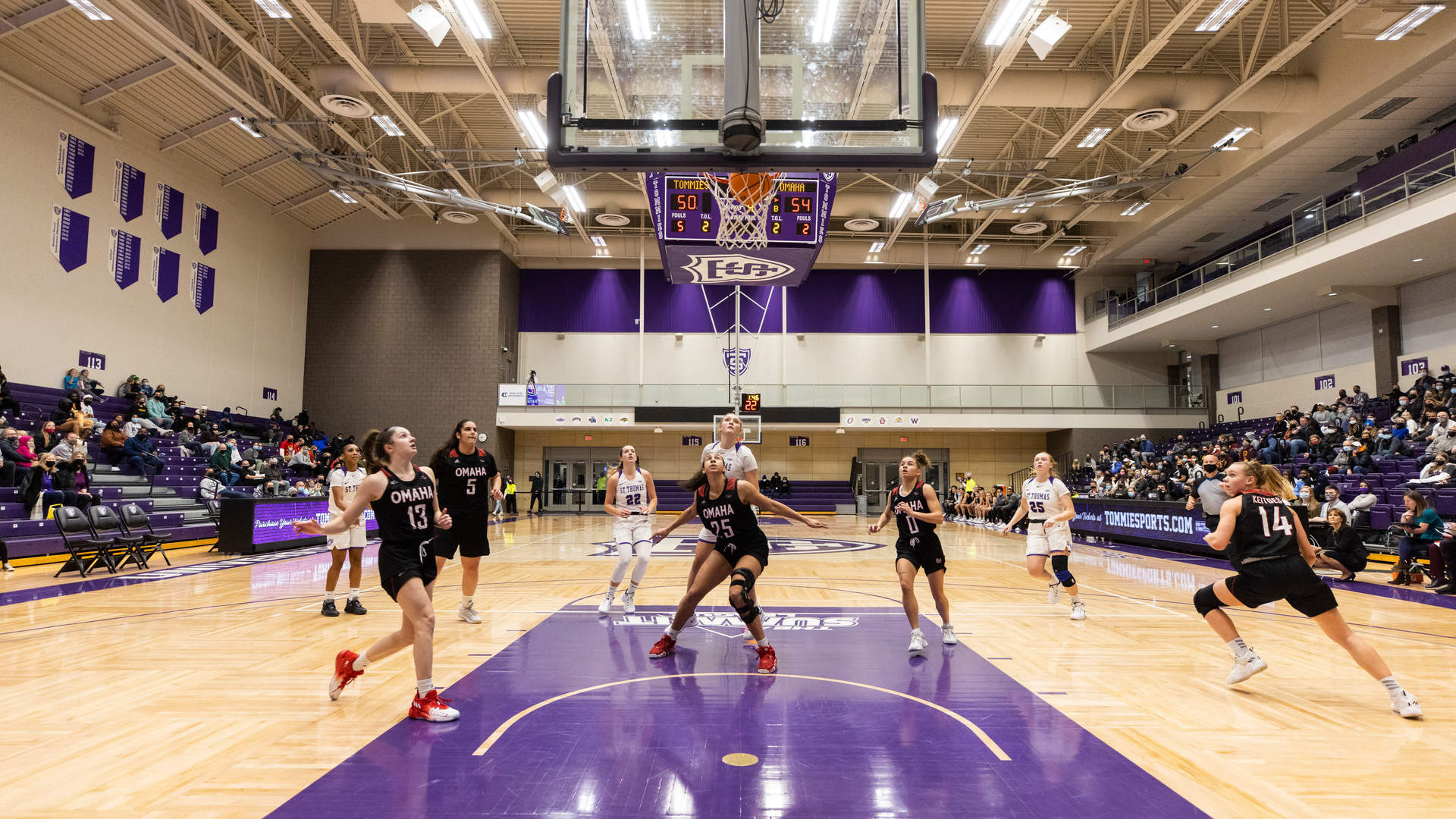 female basketball team practicing