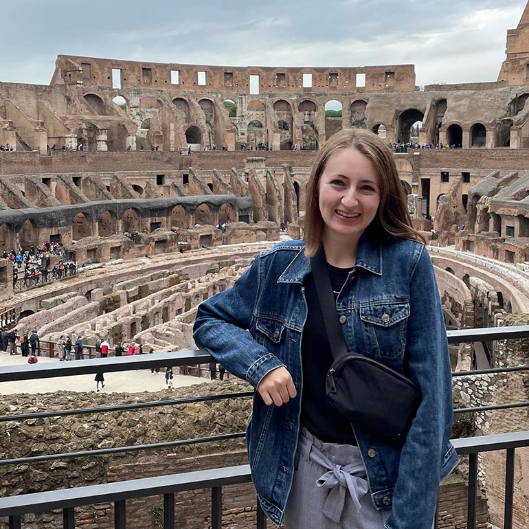 Anna Puhek ’23 standing in front of the Roman Colosseum
