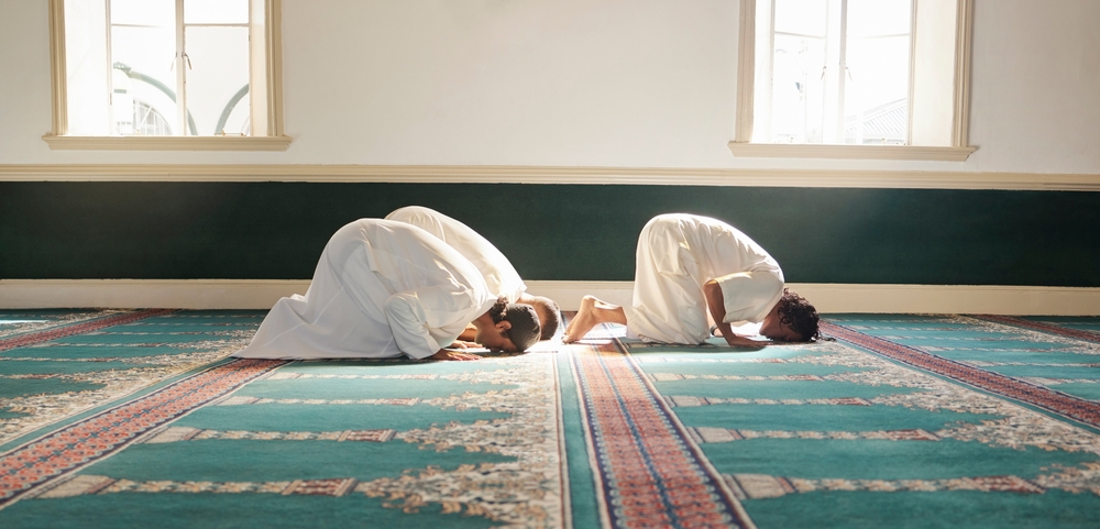 Men praying during Eid