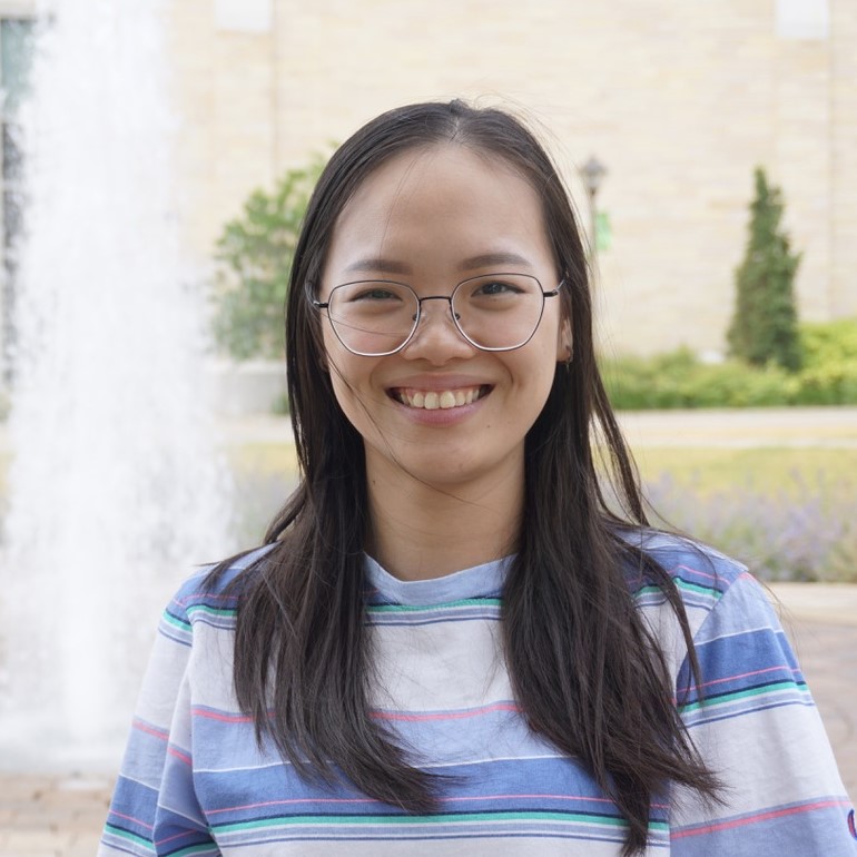 Duyen Su Headshot