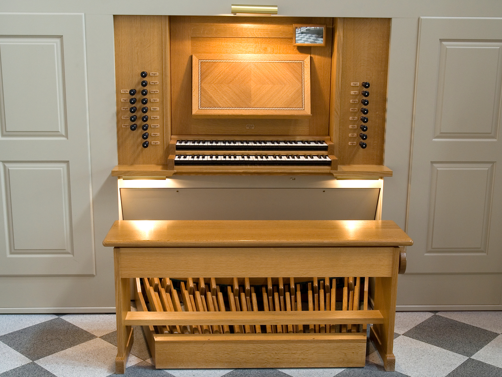 Noack pipe organ keys and knobs