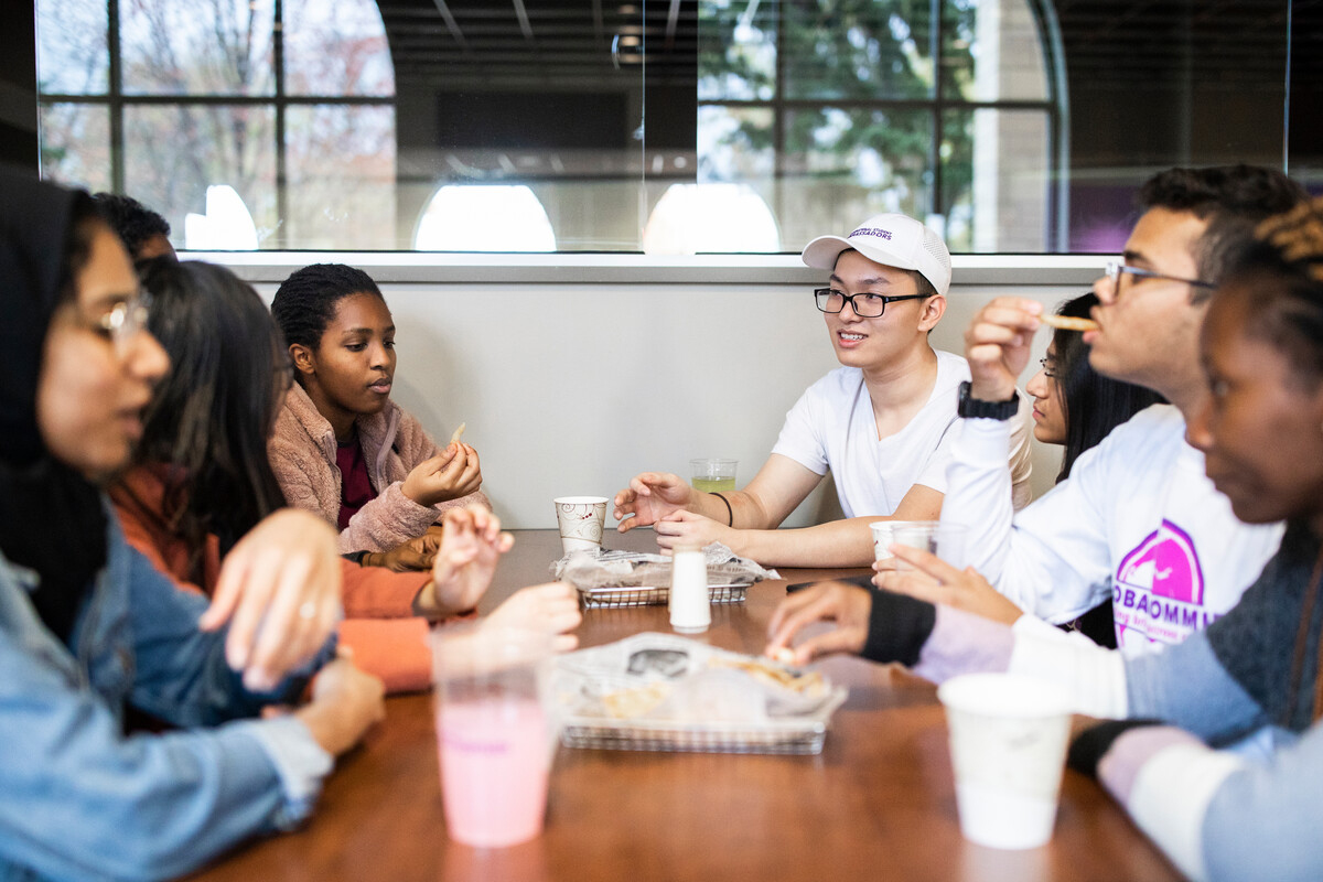 Students eating at Scooters