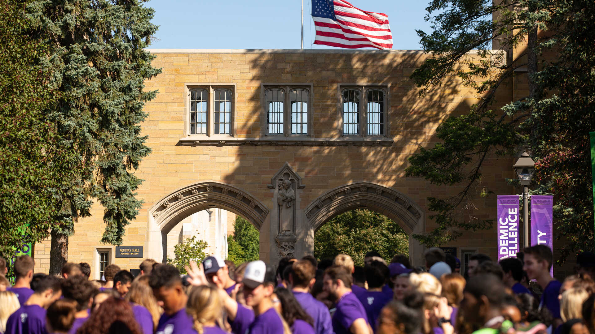 Crowd lines up near the arches