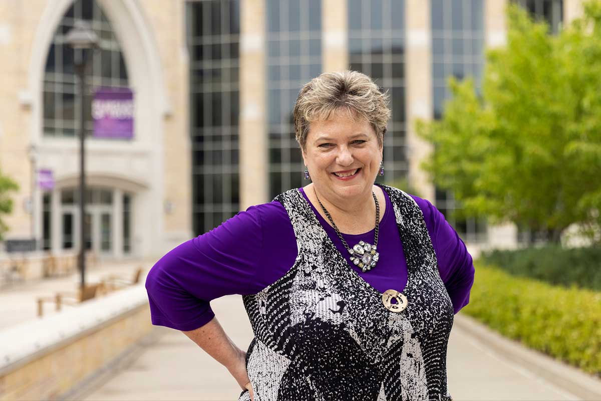 Karen Lange headshot 