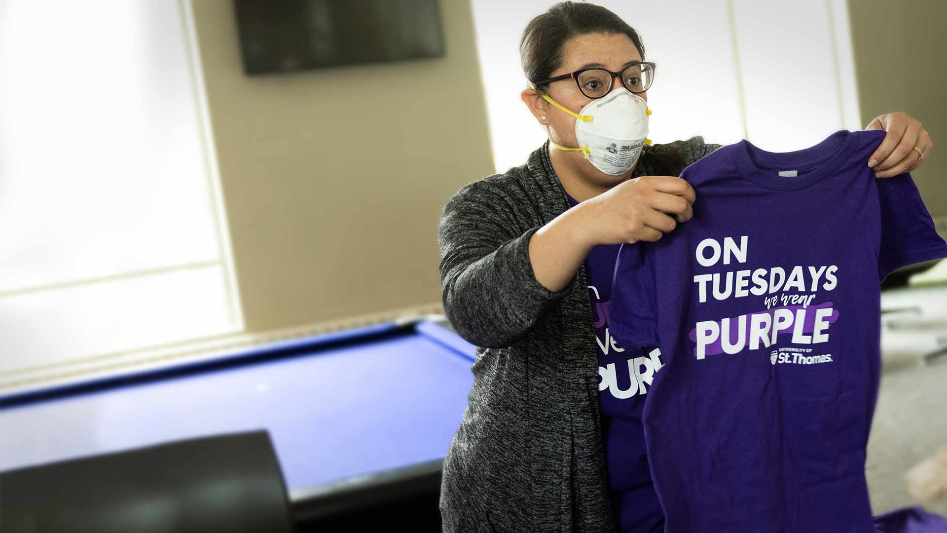 Staff handing out purple shirts