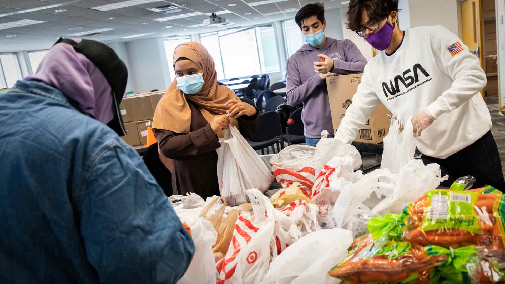 Students fill bags with food